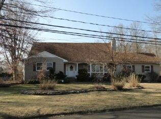 40 Gloria Blvd, Hauppauge, NY 11788