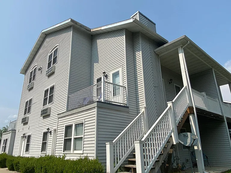 318 E Davis St #B — Photo 3