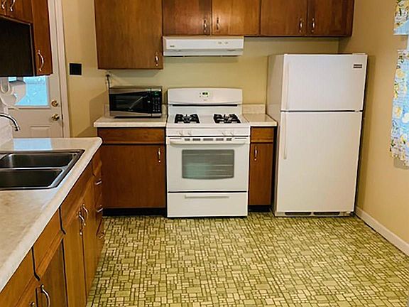 5th image of 2232 W Forrest Hill Ave