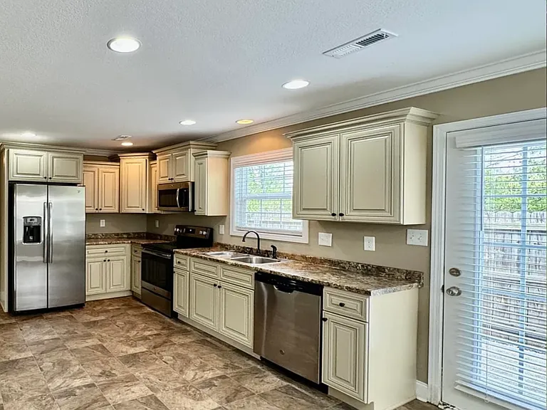1203 Elsborn Ridge Rd — Photo 11