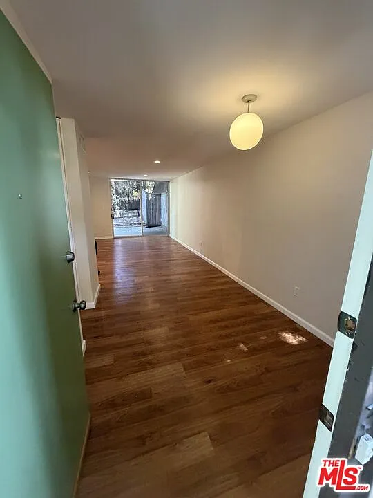 1 bed, 1.0 bath, 650 sqft, $2,400 — Photo 2