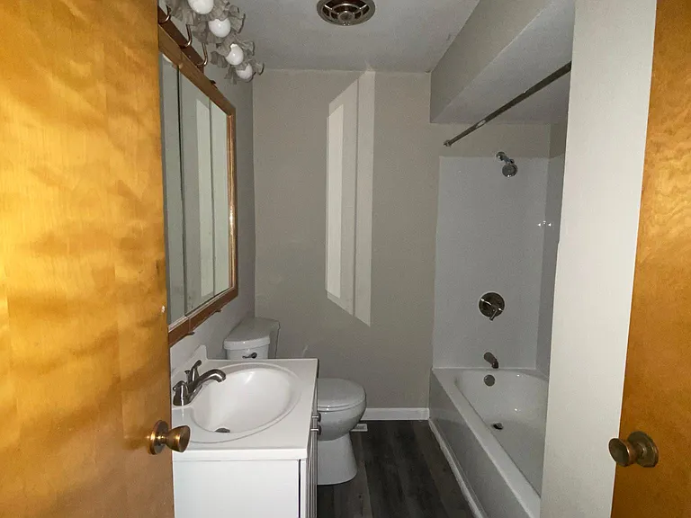 16 Queensway Dr — Photo 8