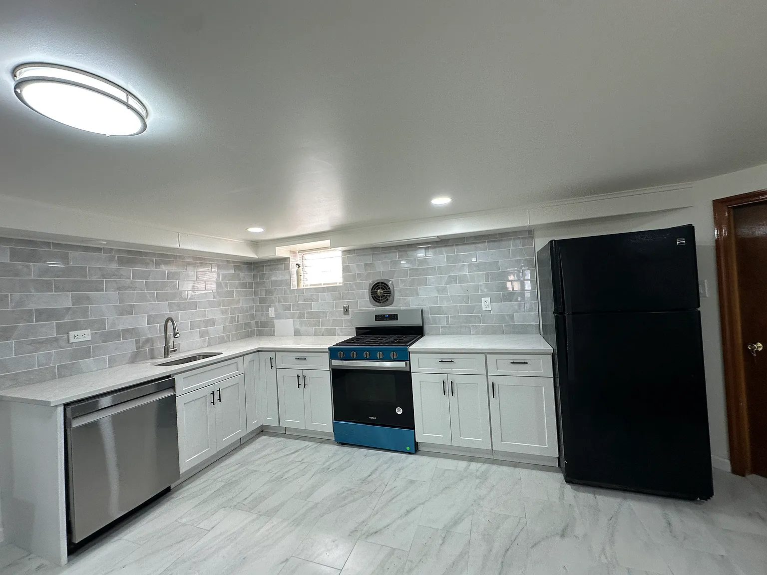 1 bed, 850 sqft, $2,000 — Photo 2