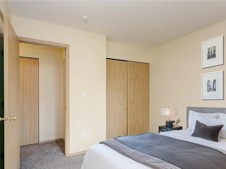 2126-2128 Harris Ave — Photo 6
