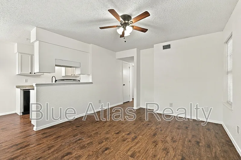 2 bed, 2.0 bath, 900 sqft, $1,225 — Photo 4