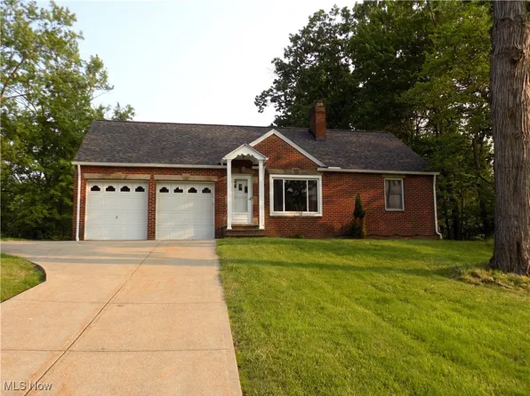 1032 Chestnut Rd, Seven Hills, OH 44131