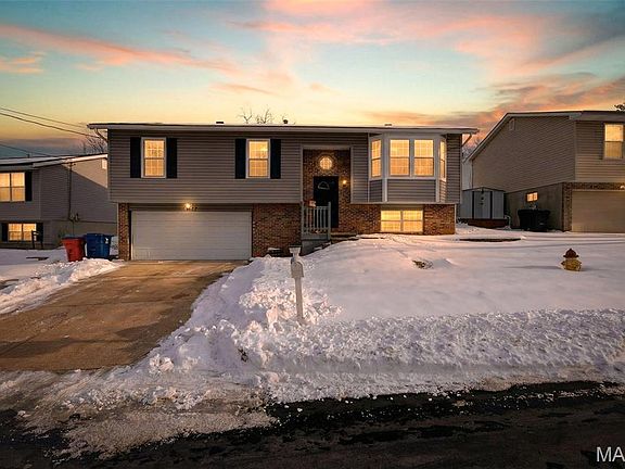 4th image of 1827 Hilltop Village Ln