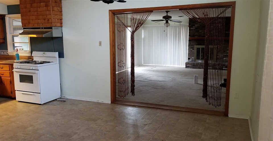 2nd image of 1551 Gowan Dr