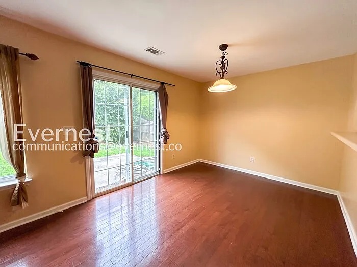 2395 Mayfair Dr — Photo 7
