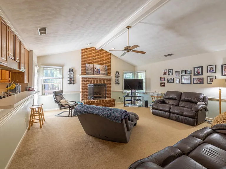 917 Fox Ridge Trl — Photo 7
