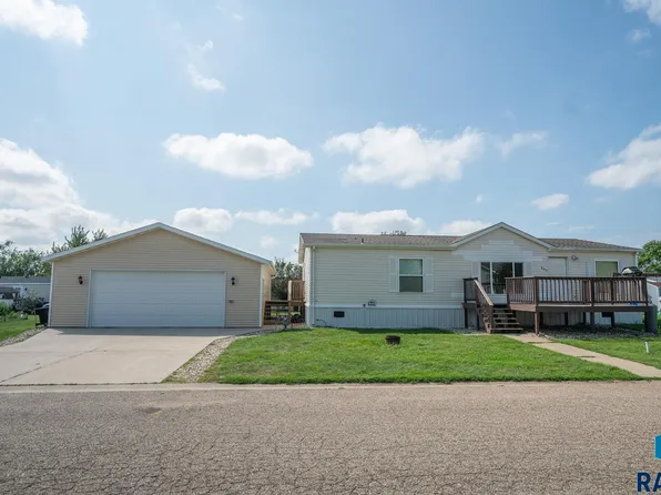 805 S McKinley St, Lennox, SD 57039