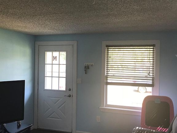 4th image of 3109 Victor Ave