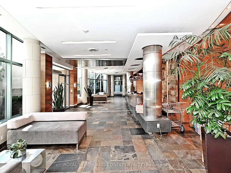 230 Queens Quay W #618 — Photo 4