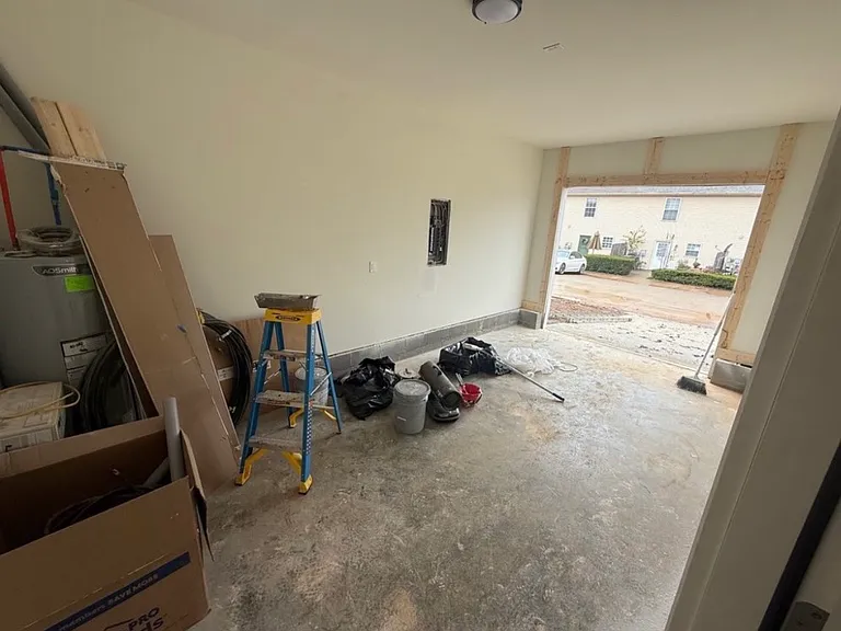 111 Blaze Dr — Photo 3