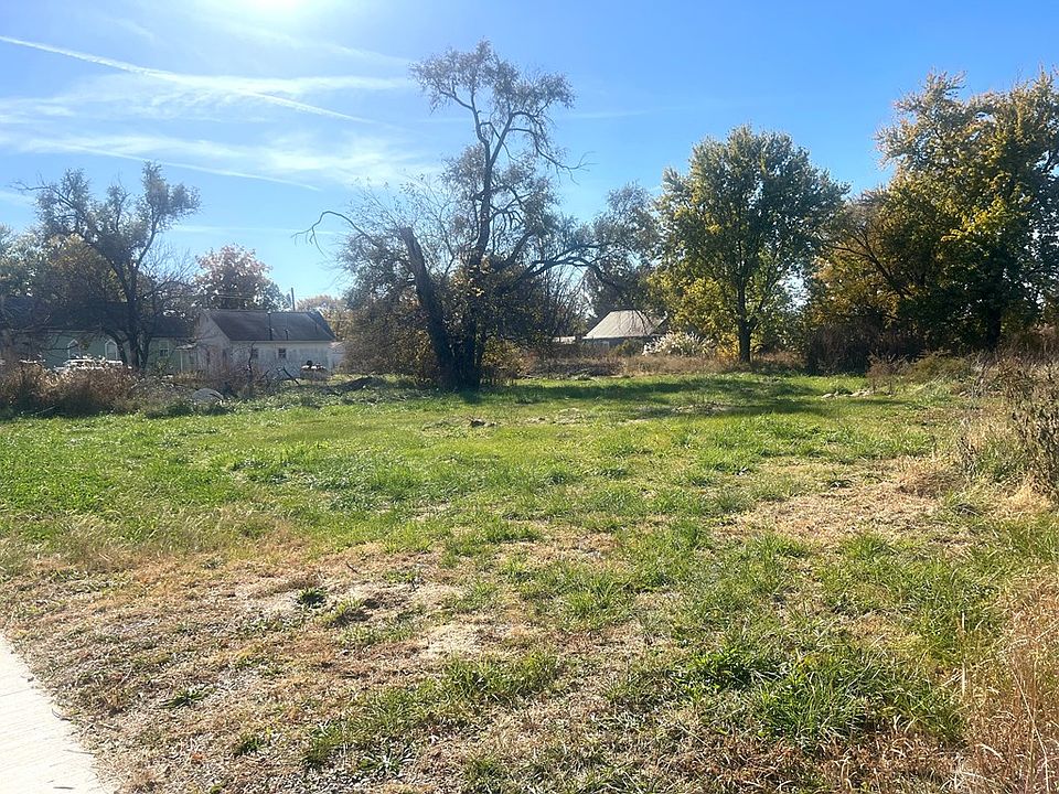 2nd image of 406 N Main St
