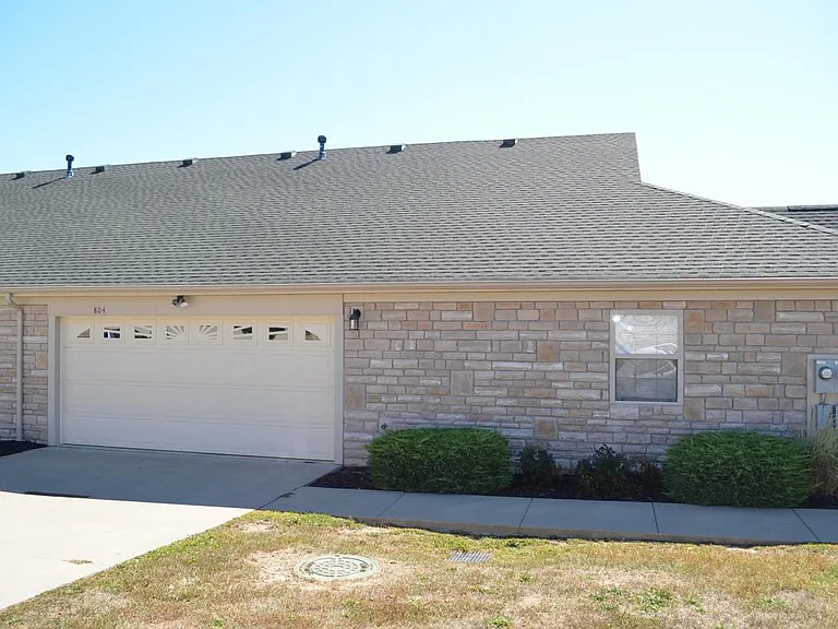 804 Altamonte Dr — Photo 2