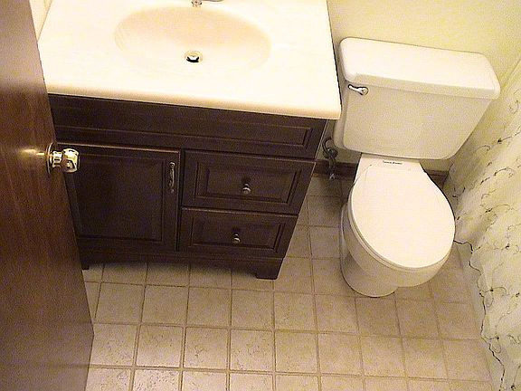 porcelan floors main bath