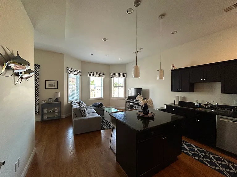 282 Maverick St #3 — Photo 9