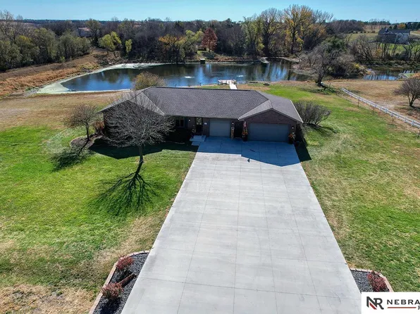 9787 E Apple Rd, Firth, NE 68358