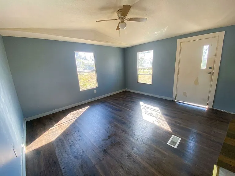 309 Inwood St — Photo 5