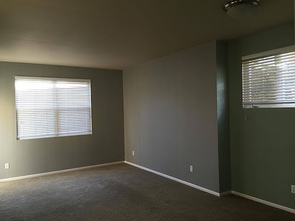 5th image of 539 225th Pl NE