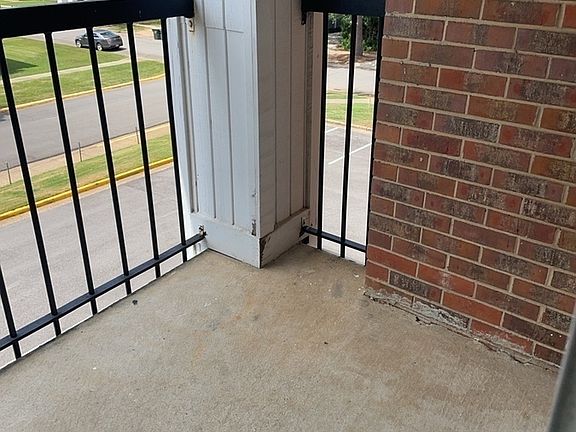 3rd image of 708 11th St APT 319