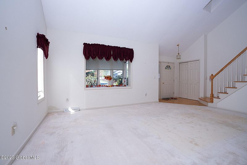 4th image of 18 Valleywood Drive