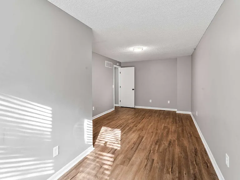 1322 N Harvey Dr — Photo 26