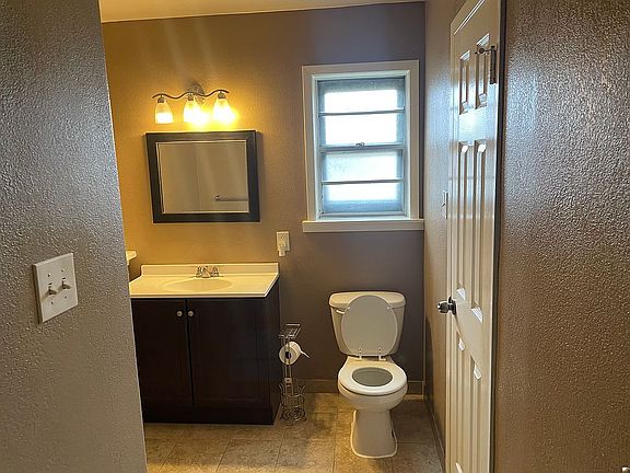 4th image of 1109 Cummings Ave