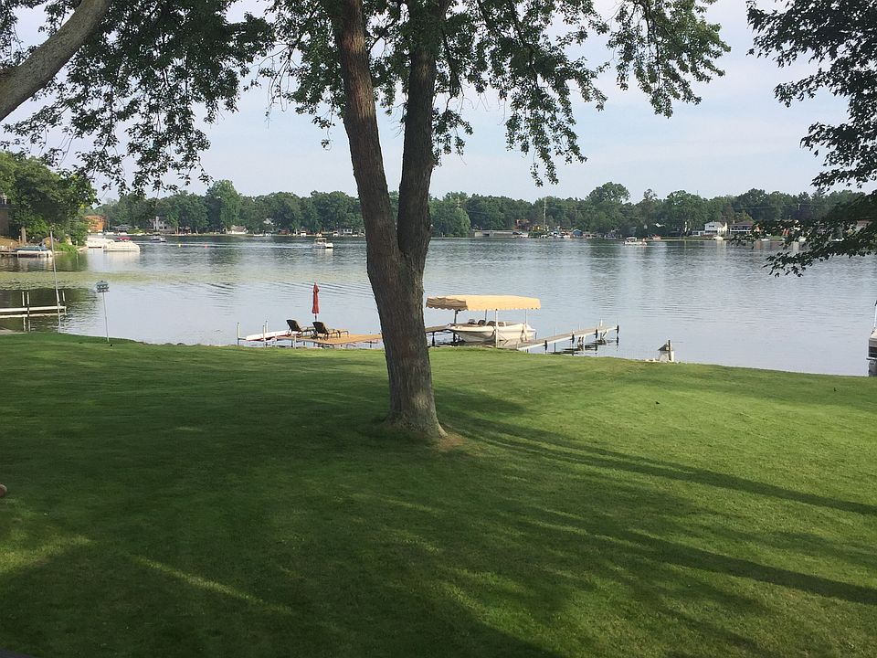 1st image of 10199 Lakeside Dr