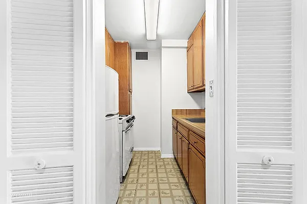 Sold by Corcoran | media 6