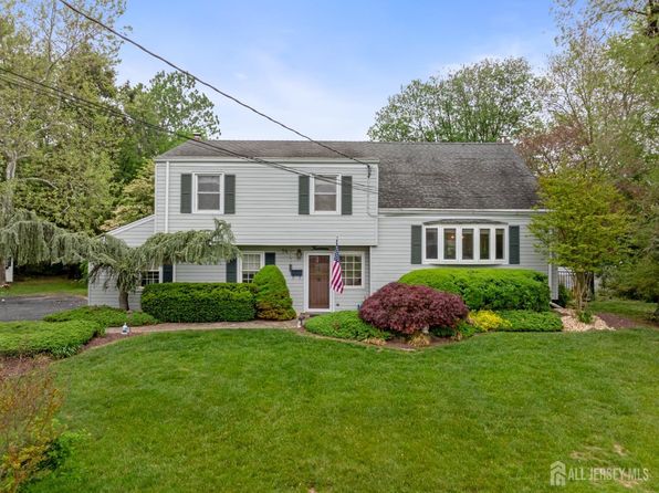 14 Sterling Ct, East Brunswick, NJ 08816