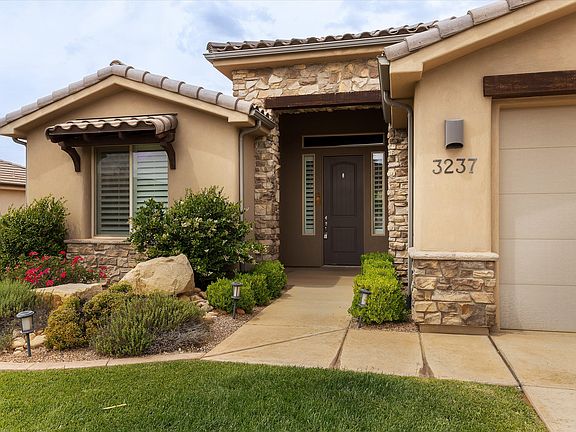 2nd image of 3237 E Crimson Ridge Dr