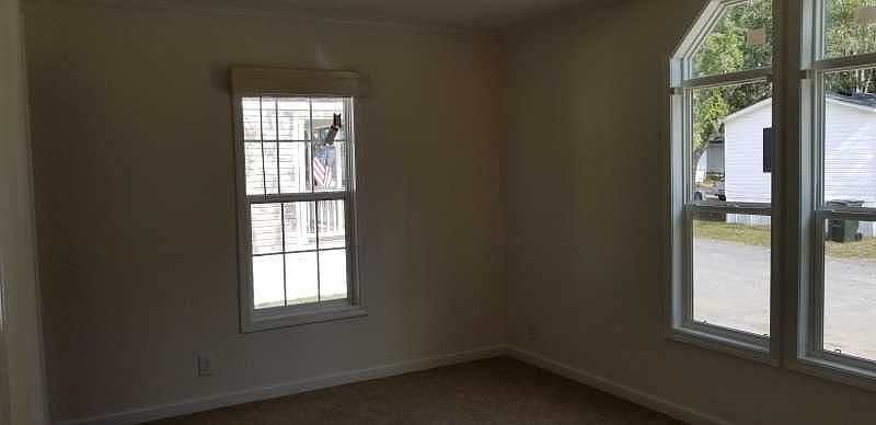 2nd image of 04 Estees St