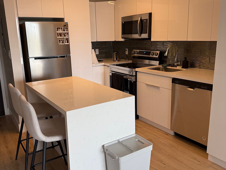 2nd image of 14050 Biscayne Blvd APT 811