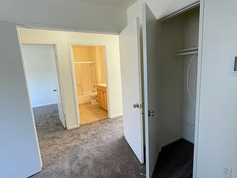 Mira Monte Apartments — Photo 11