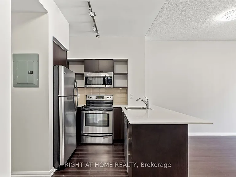 35 Hayden St #1409 — Photo 4