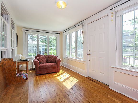 4th image of 62 Prospect St