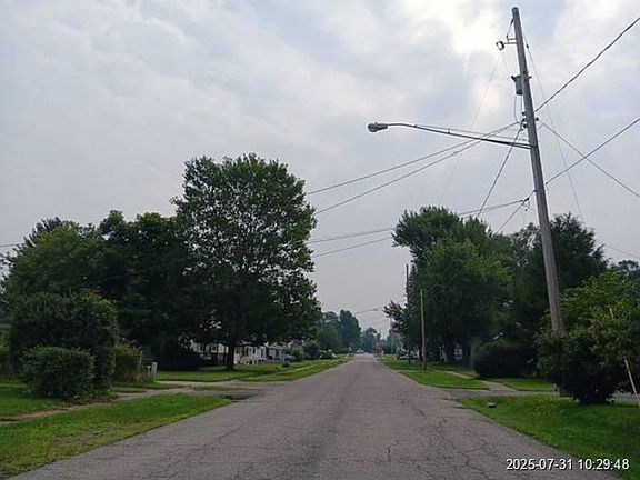 Exterior Neighborhood (street photo)