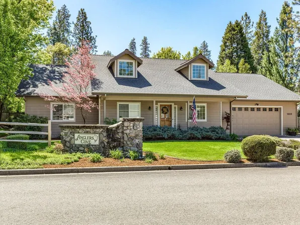 1025 Anglers Pl, Shady Cove, OR 97539
