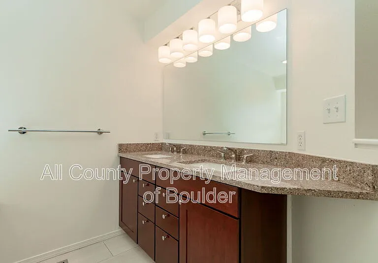 1288 Redwood Ave — Photo 17