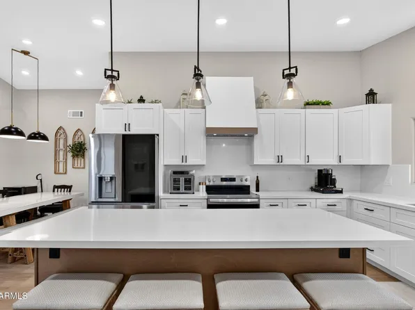 533 N JOSHUA TREE Lane, Gilbert, AZ 85234