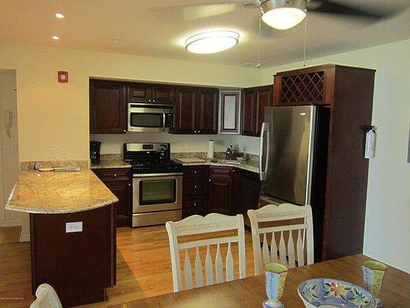3rd image of 202 Dupont Ave Unit 3