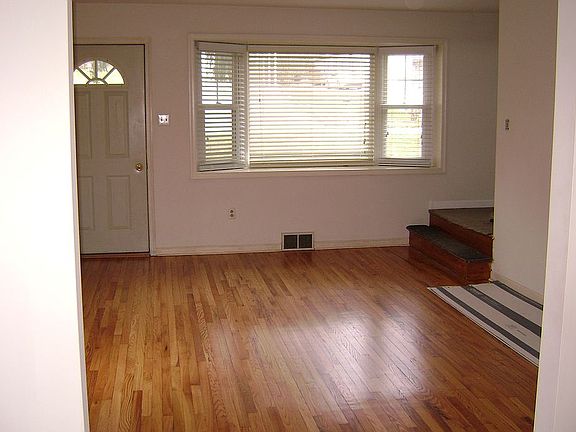 3rd image of 127 Ashley Rd