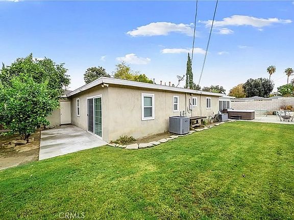 2nd image of 8228 Oakhurst Pl