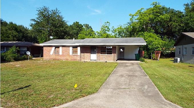 2nd image of 204 Combs Manor Ct