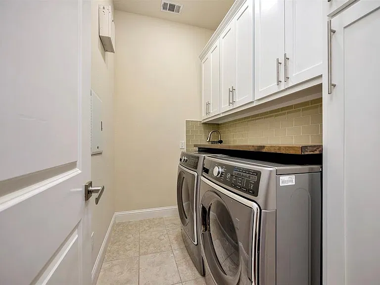 4600 Crossvine Dr — Photo 16