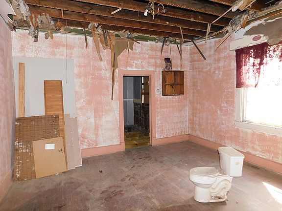 5th image of 1321 Moore St
