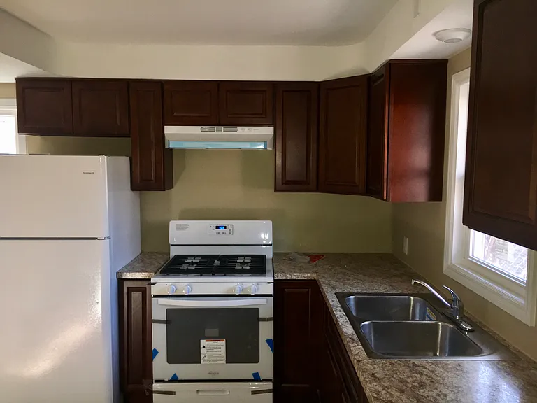 717 Royce Ave — Photo 3
