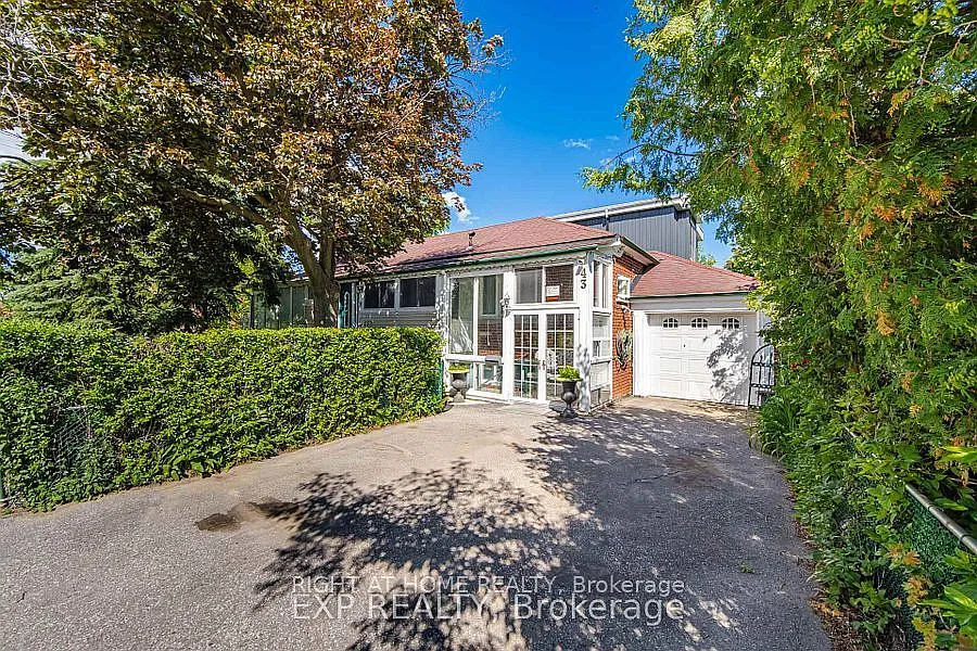 4 bed, $2,700 — Photo 1